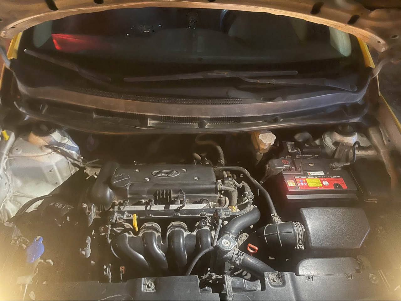 السلام عليكم اكسنت مضلع سيارة استلام شركة ماشية 252 
سيارة بيها طخة خلفية يم قبغ البانزين فقط مكينة كير شركة لا مجفتة ولا مفتوحة سيارة كلها بلادية 
سعرها 75 وبيها مجال 
مكانها بغداد حي الجهاد 
***********2
ملاحضة السيارة رقم احمر التحويل ينكطع من سعرها بغداد, العراق
