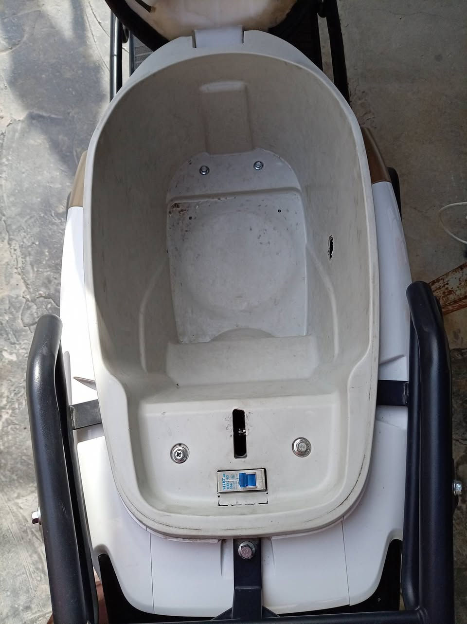 السلام عليكم BENNENG موديل ٢٥ دراجه طلقه ٣ نمر كير الرابع سبورت نظام بك سوجين كارت ملف ٢٠٠٠ نحاس بطاريات ٦ كبار دراجه بحاله الوكالة استعمال قليل ٤ أشهر يمي وصل الشراء موجود بعدها كفاله النظافه احلى من الصور سعرها ٧٥٠ وبيها مجال مكاني بغداد قرب مجلس محافظه بغداد اي استفسار ***********وتساب محمول
