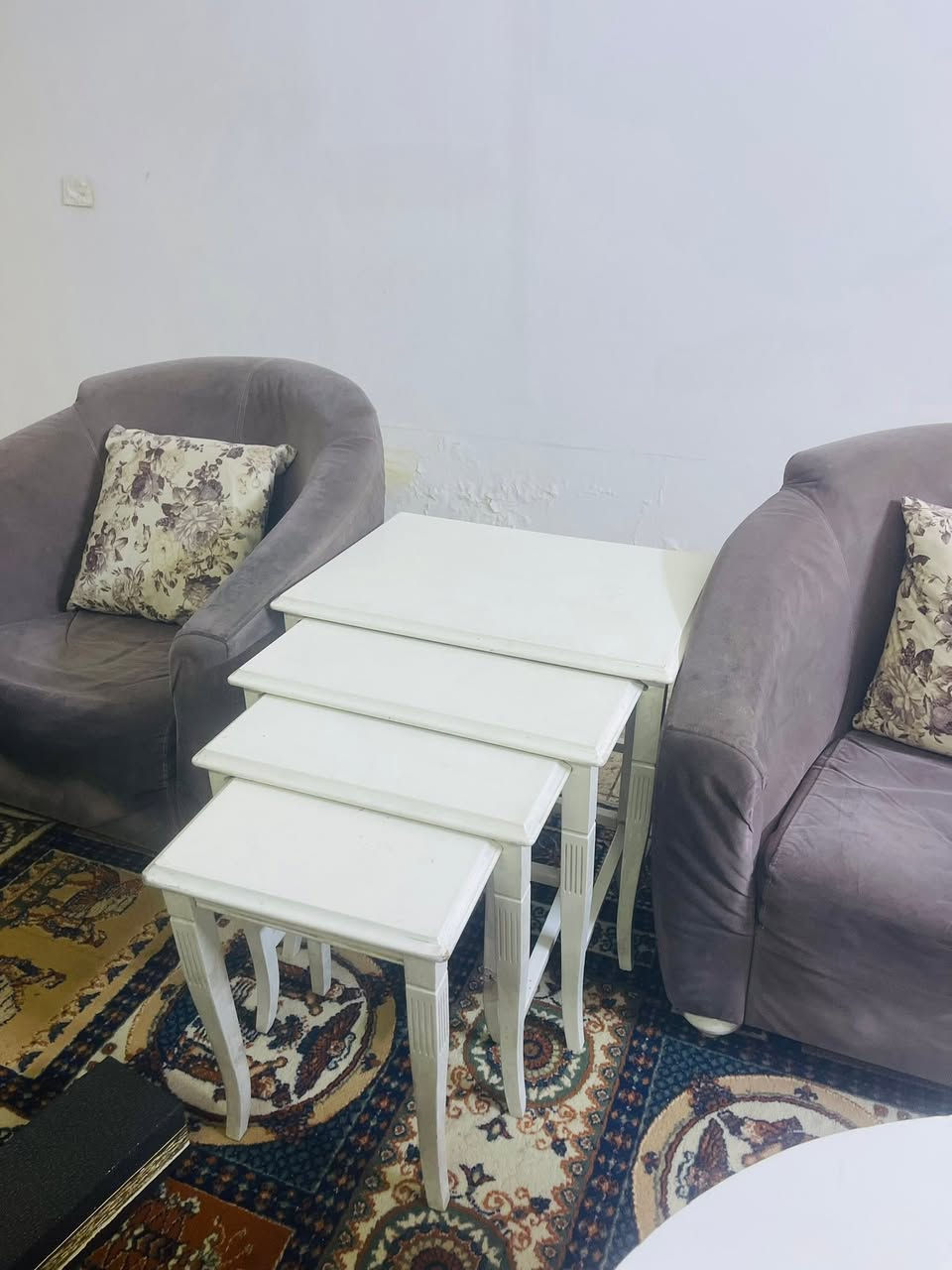 السلام عليك
للبيع تخم قنفات مطعم جلدوقماش مع سيت طبلات مع طبلة وسطية بسعر مناسب ٤٥٠ وبي مجال بسيط 
العنوان حي الخضراء 
رقم تلفون ***********
