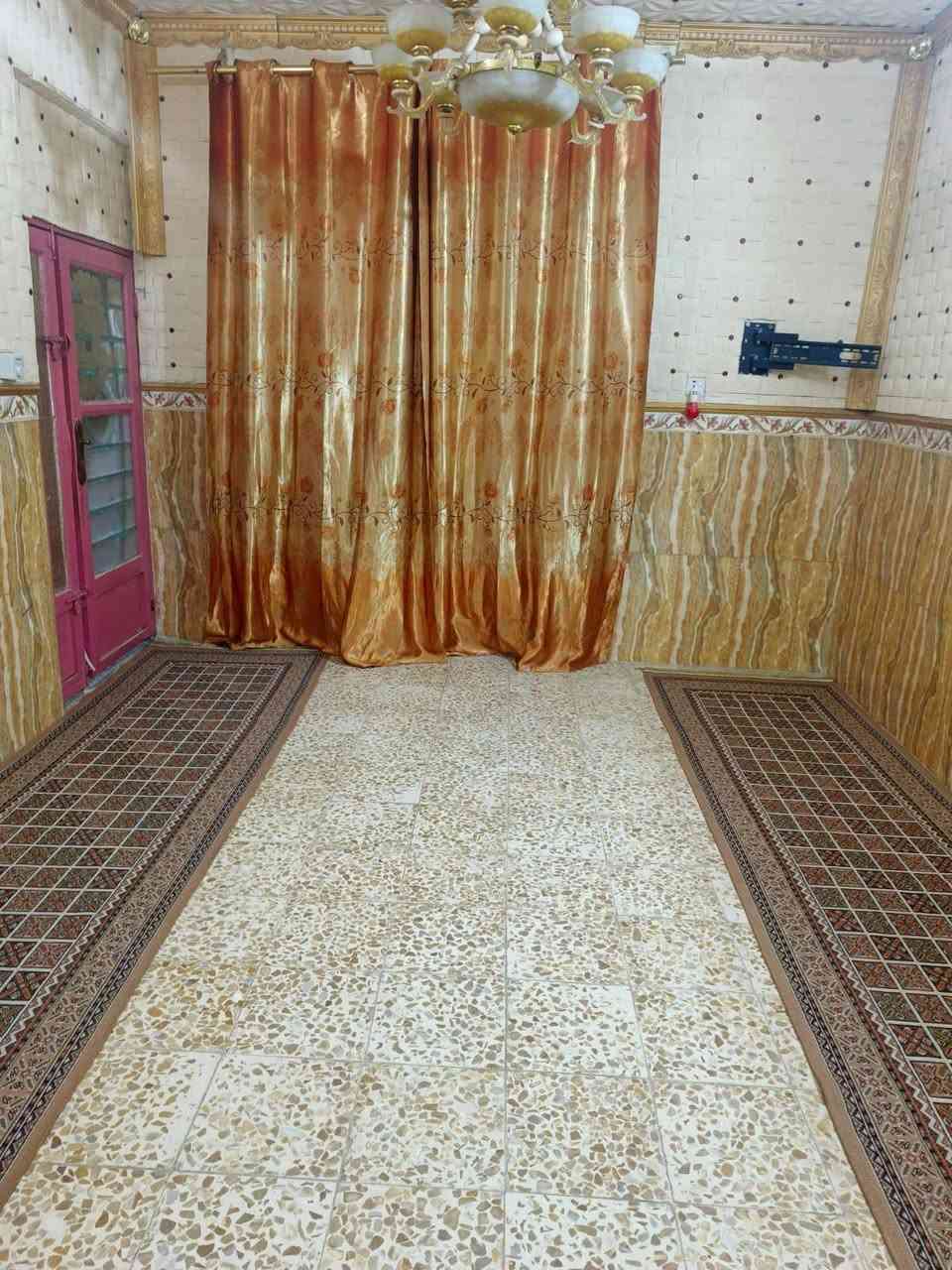 السلام عليكم
دار للبيع مساحة ١٠٠م طابقين ،اربع غرف
الموقع:الحر الصغير ،الفرع المقابل اسواق السلطان(فرع المدارس)
السعر:88 وبيه مجال 
للاستفسار:***********
