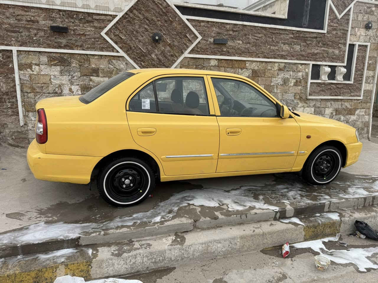 السلام عليكم شباب عندي فيرنا موديل 2014 ماشيه 145 حقيقي معيوده  اني عايدها بيدي وعندي صور قبل الصبغ مكفوله من الضربه وتبديل سونار ابيع كير ومحرك خير من الله صدر امامي خلفي جديد تبريد ثلج مدوشمه عام حته سفاريات تخم تاير خط ابيض صارلي شهر من شاده جاهز عل اخر حبايه بسمي تحويل ثاني يوم مصفره هـئيه وغرامات مال جناي ماشتغل تكسي مكاني بغداد حي اور للشراي يتصل *********** ابو حسين الشمري
