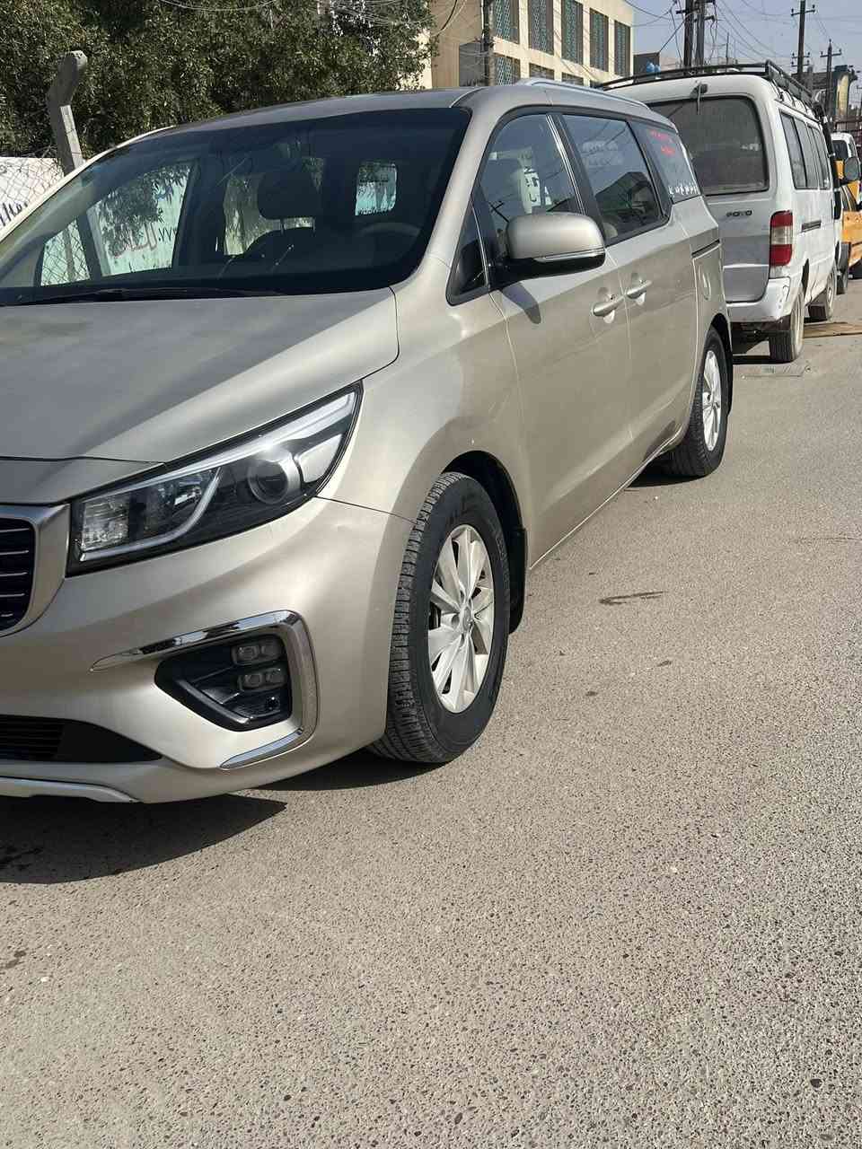 سلام عليكم
كيا كرنفال خليجي 2017

سياره جاهزه خير من الله

كير مكينه مكفولات

صدر خير من الله 

مكينه 3500دوش المرغوب اضافه منضومه غاز 

مواصفاتهه عاديه 
بيه رش صبغ حزام بل امارات بدون ضربه 

السياره عارضه178بيه  مجال للطيبين 

مكان زيونه او امين 

الرقم بغداد بسمي 

رقم الهاتف ***********
