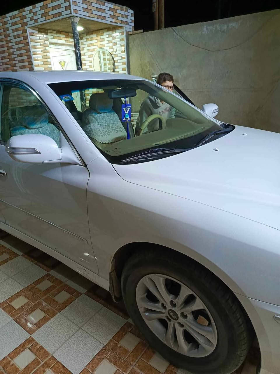 السلام عليكم
للبيع ازيرا 2011  

خليجي شركه الكاصد
رقم بغداد انكليزي اجديد 
ونوب مميز

بأسمي مداور ثاني يوم سنويه وهزه جديده قبل سبوع مبدله وجاهزه

بيهه ملاحضات جدن بسيطه باردفقط بدون فتح بدون تبديل يعني  

باقي السياره كفاله من الضربه ومن التبديل 

6 سلندر 2700

مكينه كير شرط قبل ٦ شهرمبدلات كصه يعني جددحاويه

حدادية من طول لطول جديدة 

تخم تاير جديد  + تخم لايتات جديد 

مواصفات الازيرة الفول معروفه باقي تفاصيل اتصل وبلخدمة 

مكاني الديوانية  

‭***********
