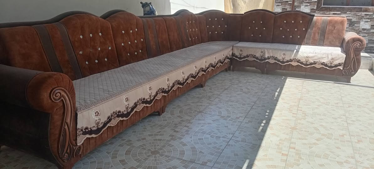 ديوان ٧ونص امتار سعره مناسب جداً وبيع مستعجل للتواصل الرقم بي واتساب ***********
