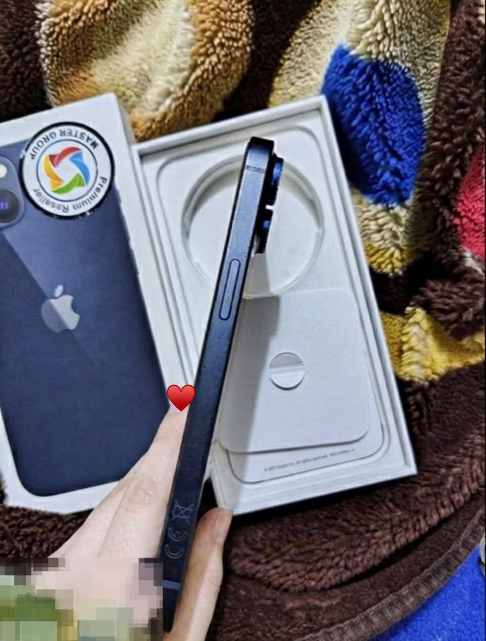للبيع iPhone 13 عادي – لون نيلي 💙

جهاز مرتب جداً وحالته أخو الجديد استعمال بنية للتصفح والتصوير فقط، لذلك محافظ عليه بشكل ممتاز

✅• الجهاز نظيف جداً، استعمال خفيف للتصفح والتصوير فقط.
✅• حالة الجهاز قريبة جداً من الجديد.
✅• نسبة البطارية 90%، أصلية وغير مستبدلة أو مرفوعة.
✅• الجهاز 100% ما مفتوح ولا داخل صيانة.
✅• جميع القطع أصلية، وما مستبدل أي قطعة.
✅• خالٍ من الأعطال أو الأضرار.
✅• مع الكارتونة الأصلية.

السعر: 500 ألف دينار
وبيه مجال بسيط جداً للجادين فقط.


**إذا كنت صاحب هذا الإعلان وتريد حذفه لأي سبب، رجاءا أرسل رسالة إلى الدعم الفني**