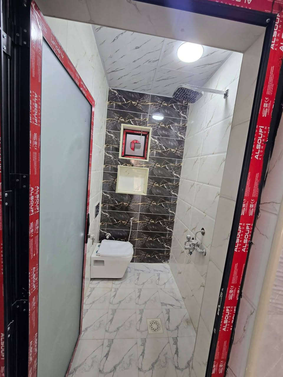 دار  للبيع 50 متر واجهه 5
السعر 165 مليون
حي الجهاد ديوان المخابرات
طابقين ونص مدخلين
الطابق الاول صاله مطبخ حمام منور  
  الطابق الثاني غرفتين وحمام
الطابق الثالث   غرفه وبيتونه وسطح
للاستفسار الاتصال ***********//////***********
