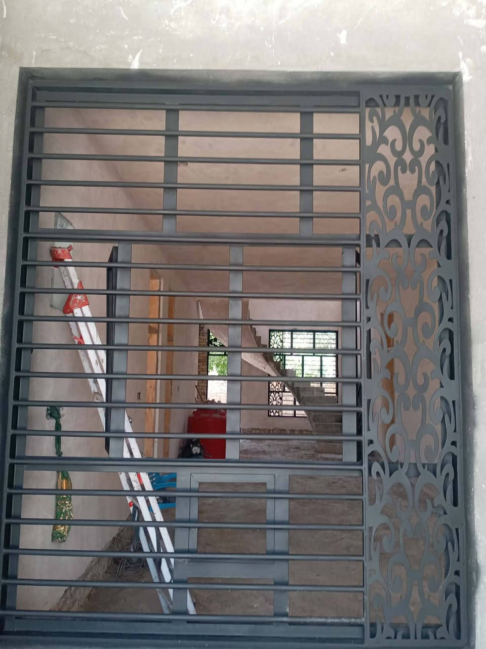 صباغ ابواب وشبابيك بأسعار مناسبه ***********

