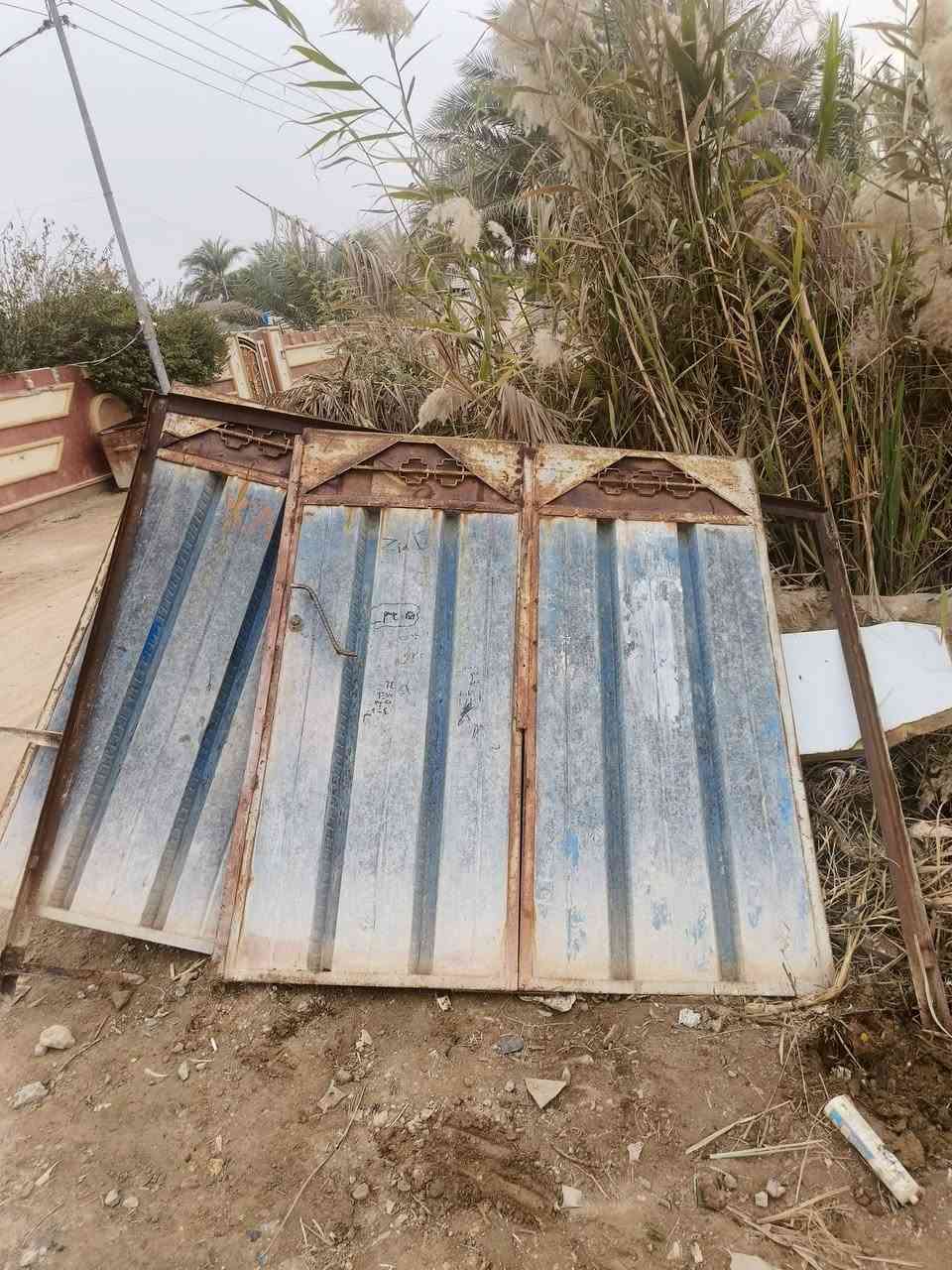 باب للبيع قيم واخذ حديد ثقيل 
***********
او على الخاص
