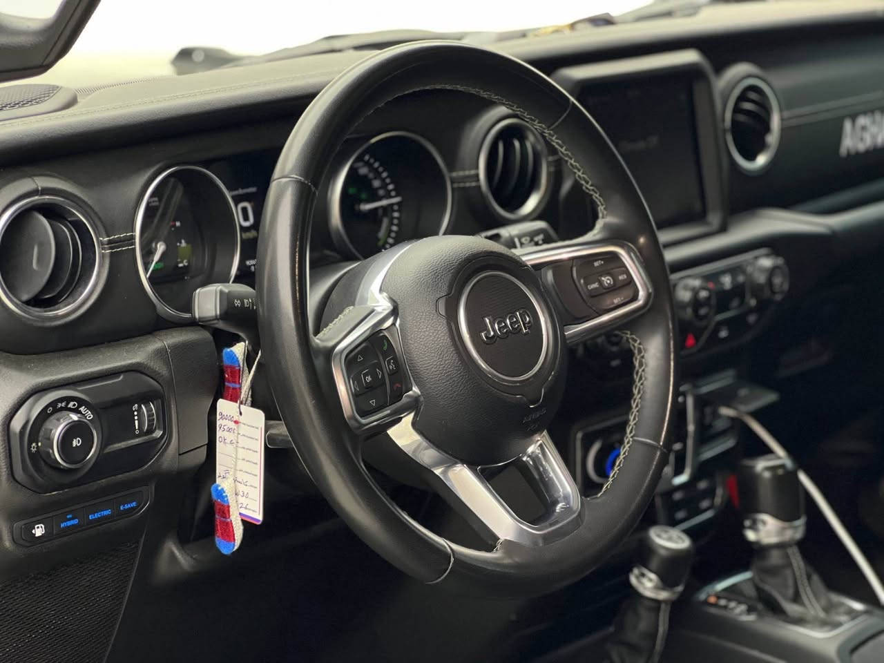 Jeep Wrangler 2023 4XE 
جيب رانجلر ٢٠٢٣ 4xe 

احلی لون علی رانکلر😍
مواصفات Sahara فول 

مكينة ٤ سلندر حجم ٢.٠ لتر توربو هايبريد 
ماشية 90,000 ميل و بحالة جداً ممتازة 

السیارة بدون صبغ و حادث نهائیا ❌  
السيارة كلش حلوة و نظيفة 

السيارة رقم دهوک تحویل بشرط 
مكفولة من كير و محرك و كهربائيات

و ب سعر(305$) ورقة و بيها مجال

مكان السيارة

دهوك -معرض ارشف R-Shev
رقم51 من معارض التيرمينال 

***********
*********** دهوك, العراق
