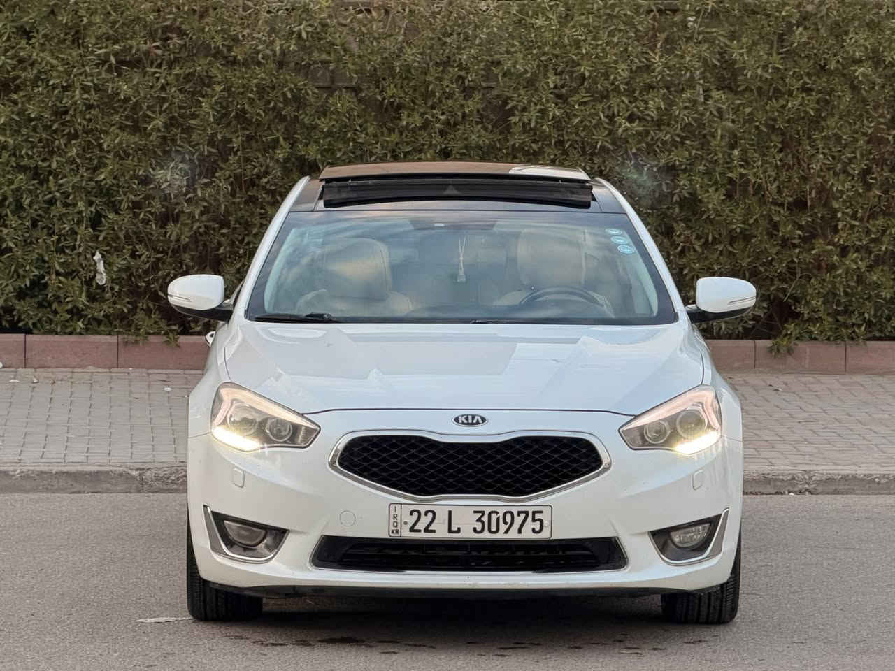 كيا كادينزا موديل VIP ٢٠١٤. خليجي 
رقم اربيل الجديد

السعر ١٣٧
***********
المواصفات .
بنوراما
بصمه
مري شفط
تبريد منفصل
برده خلفيه
حساس امامي خلفي
كشنات جلد
لد امامي خلفي 
شاشه اعطال + كامره
مانع انزلاق
كروز سرعه
تحكم استيرن جهتين
هارد خزن قرص
ويل حجم ٢٠
تبريد بيانو
وبعد بيها هواي مواصفات

صار بيه صبغ قبق الجنطه ونص الجاملغ

مكانها بغداد السعر ١٣٧

***********
