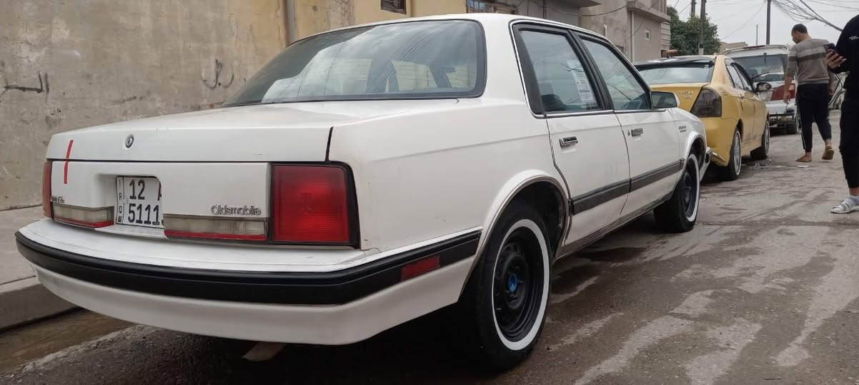 سلام عليكم سياره اولدز نضيف للبيع سنويه 30 نينوى رقم اجنبي سياره بيها صبغ فقط بونيد وجاملغ امامي تدفئه كهربائيات كلها شغاله السعر 40وبيها مجال وترهم معارض للاستفسار الاتصال على ***********
