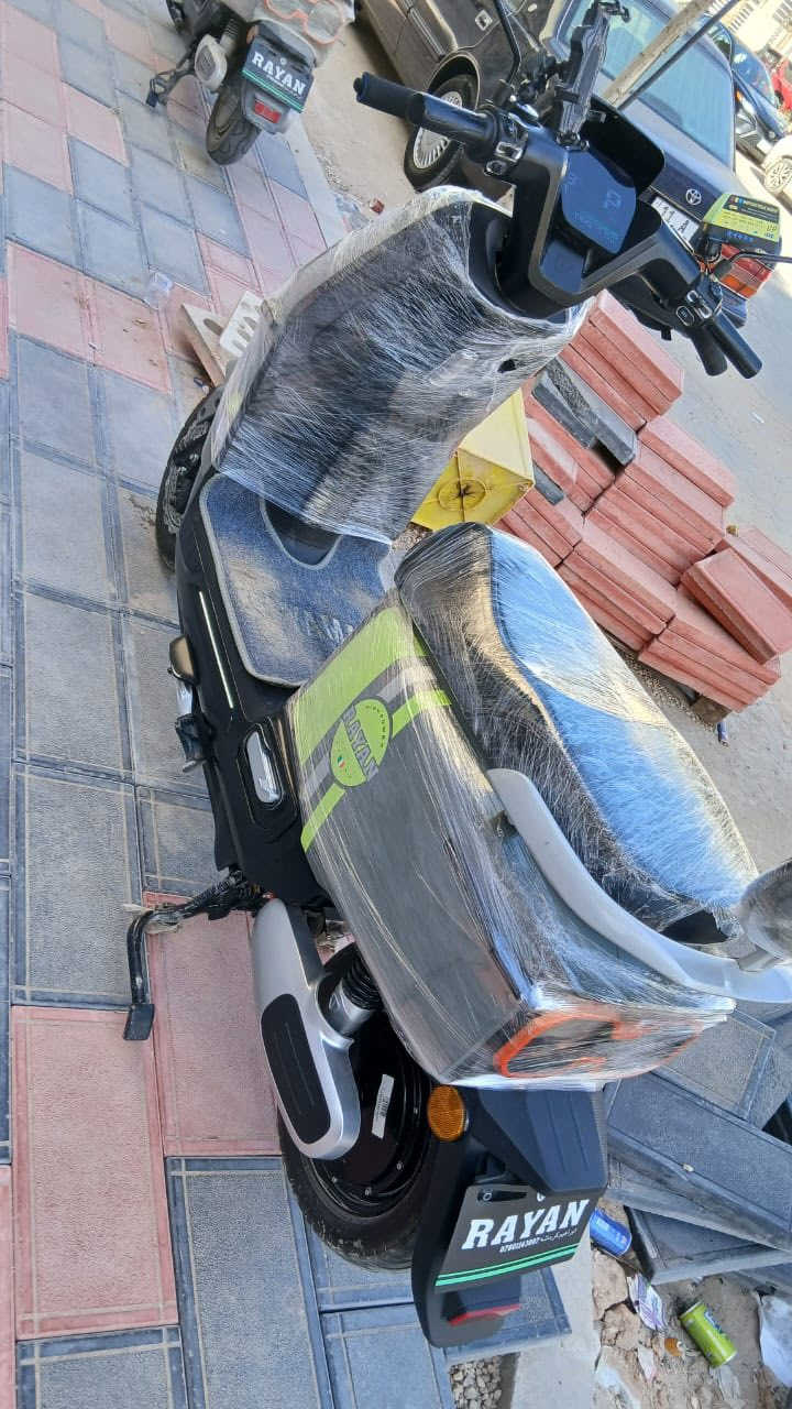 سلام عليكم دراجه شحن البيع دراجه بعدهي شركه بطاريات جدد تعال وفحص المواصفات خير من الله حته البلوتوث بيهه مثبت سرعه وبك ترجع  كلشي بل دراجه شغال  شركه الريان غنيه عن التعريف سعر 700 فقل المكان نجف شارع الروان الرقم *********** وتساب فقط
