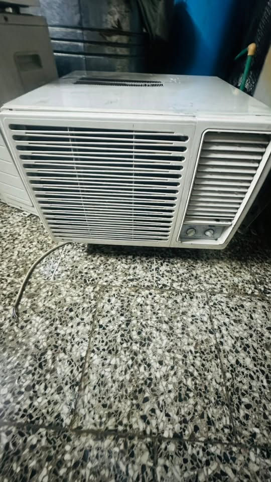 للبيع حي النصر
مكيف ب250الف سبلت طن ونص من دون بواري 185الف

***********
