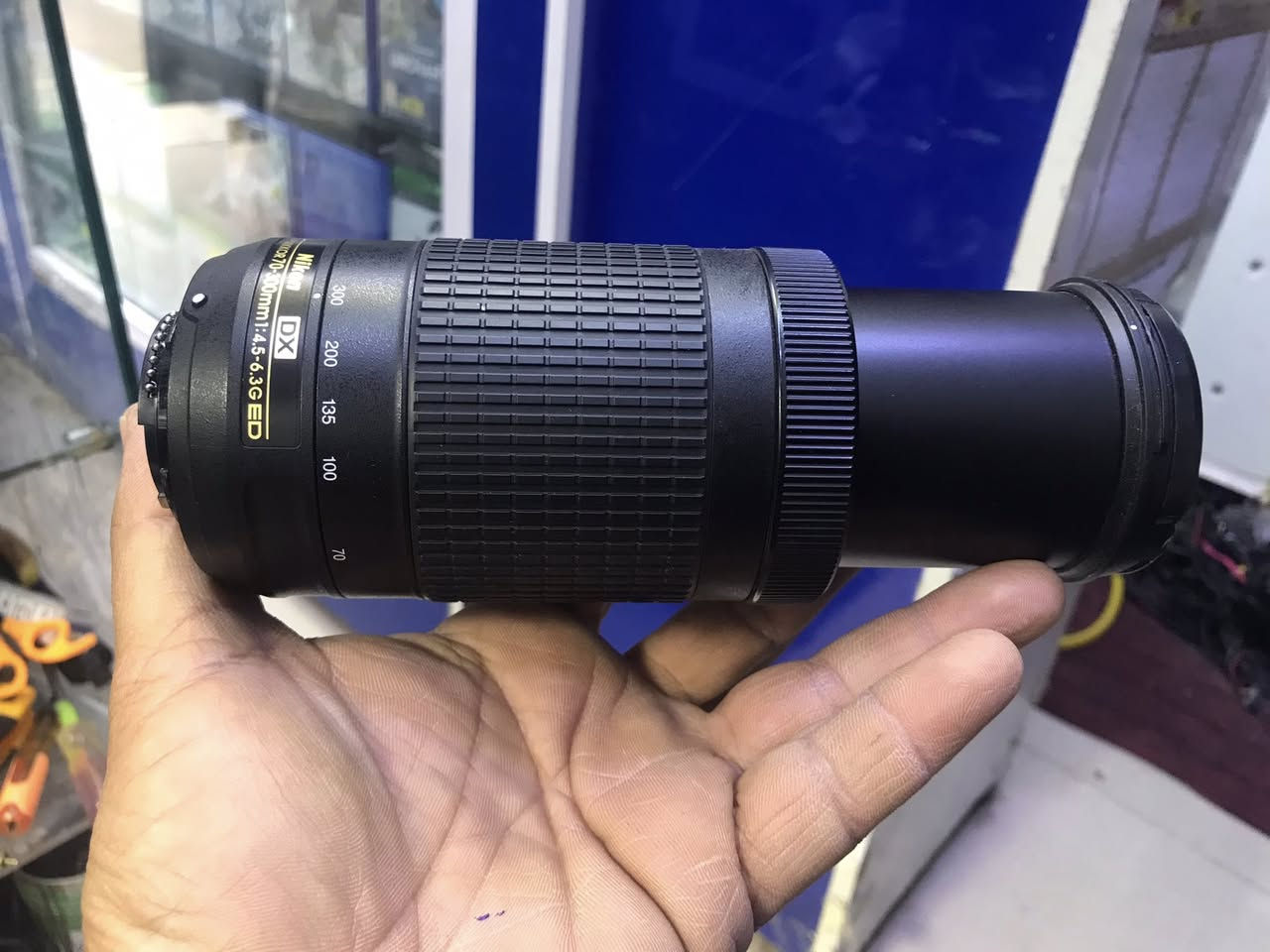 زوم نيكون 70m  300mنظافه 98 بالميه توصيل موجود افحص امام المندوب ***********
