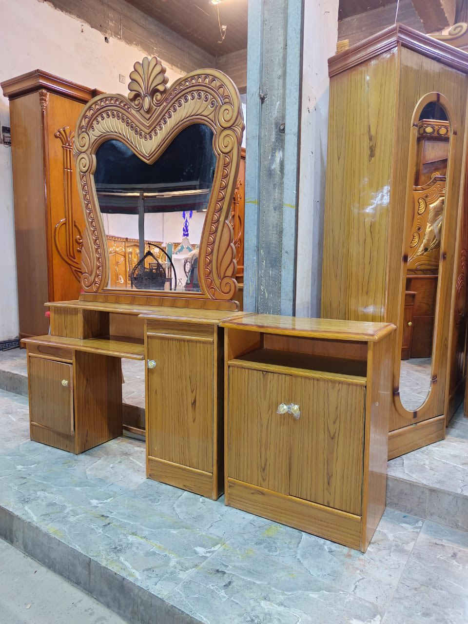 السلام عليكم غرفة عراقي مستعمل نظيفة جدا 
السعر 650 
شد ونقل داخل بغداد مجاناً 
للتواصل *********** واتساب
