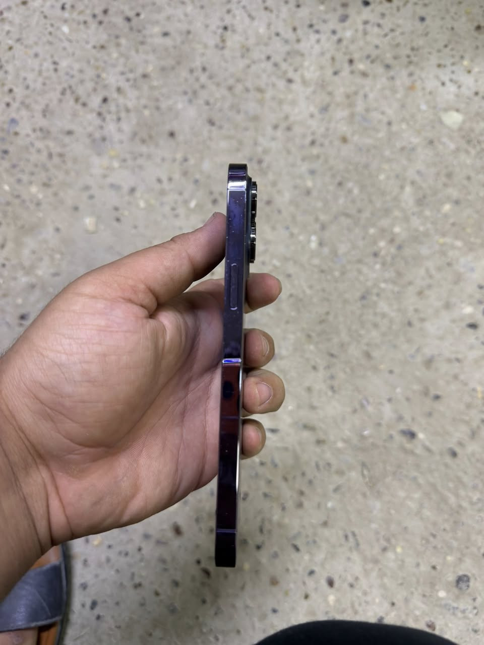 سلام عليكم 
iphone 14 pro max 
ذاكره 1 تيرا بطاريه 83 دبل خط كفاله عامه بدون غراض عنواني بغداد موجود واتساب ***********
