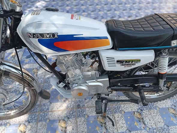 سلام عليكم شباب دراجه نامه شلامجه للبيع تعمير جديد ثاني تبديله دهن دراجه انضف من الصوره السعر خاص او تصل عل رقم وبيك خيروتدلل ***********
