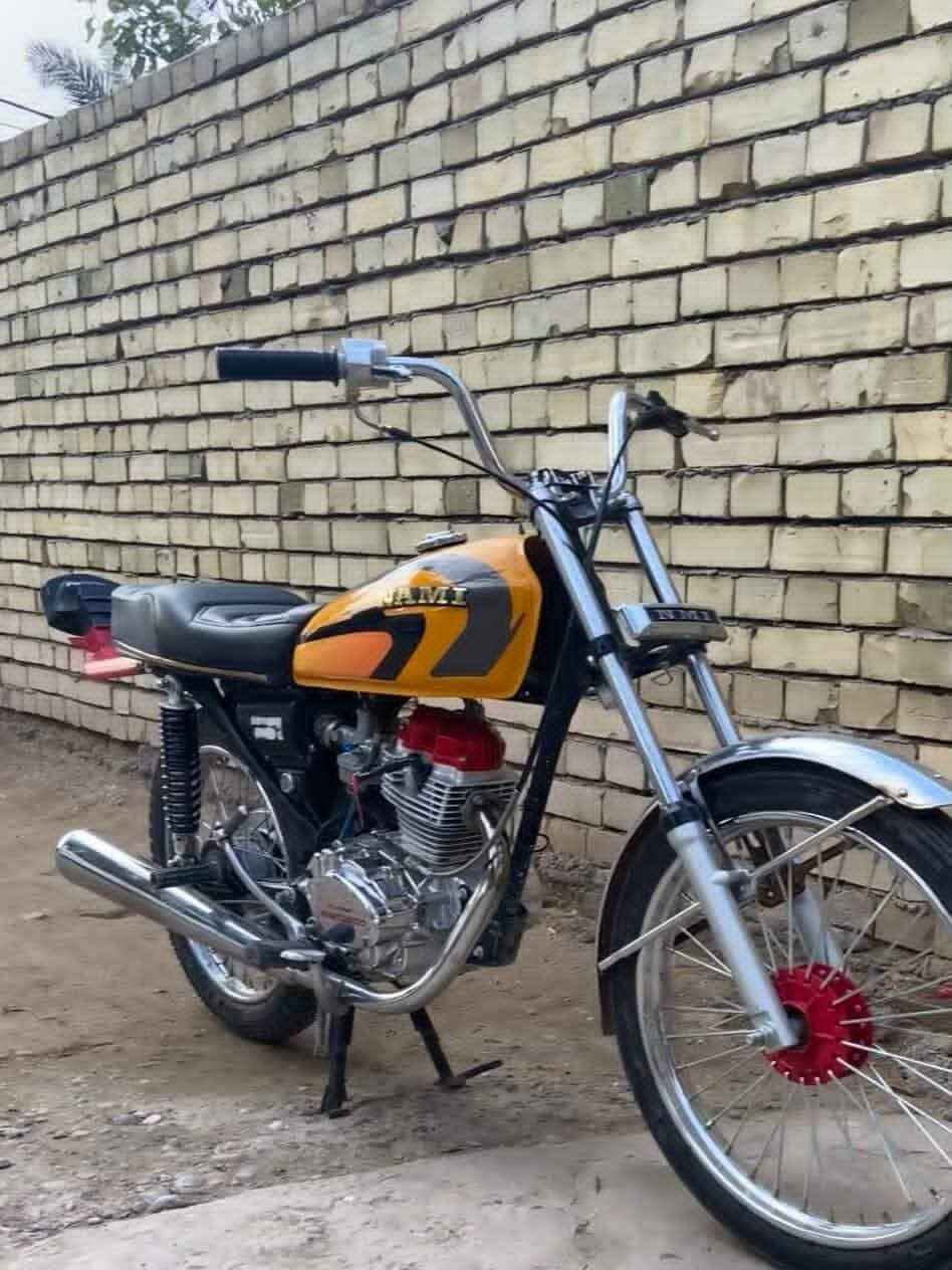 السلام عليكم دراجه البيع  سعر 750 وبيه مجال قليل دراجه جديد قبل شهرين من معمره مامتعوبه  اوراق اصوالي شاصي 2022 شاصي ارشه اوراق 5 ومكاتببه 6 . مكاني حله رانجيه طريق حله نجف 
دراجه صاروخ أرضي شلعه فوله مكينه سبانيه مامخلي عليه دراجه خسران عليه اهواي  رجان مو شراءي لا يتعامل رجان رجان رقم  ***********... صوته ناعم كلش
