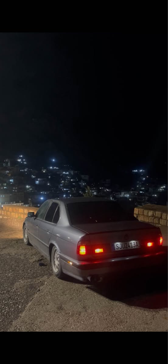 سه ياره كه بي ده عمه ته نها بو جواني  نيو به خ كراوه وه سلايت و كوشن جلد وه ته بريد له سه ر  سويج و مه نه فيست اسلي هه زه ي بو كرا وه  سه ياره جاهيزه
ره قه م ته له فون*********** اكر, نينوى
