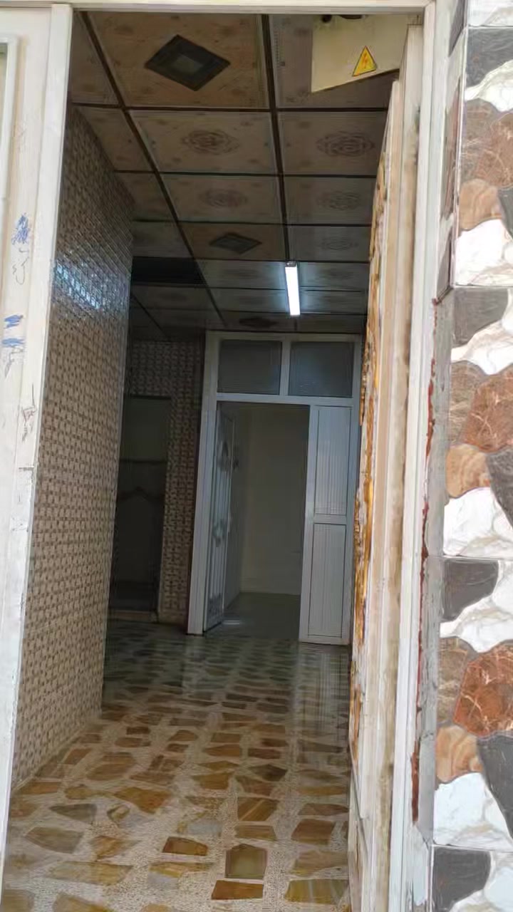 دار للايجارارضي في المنصور دور السكر قرب حي الصمود غرفتين وهول ومطبخ وحمام وصحيات كاشي سيراميك الإيجار ٢٠٠ الف للاستفسار ***********
