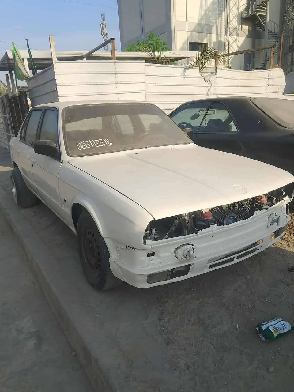 السلام عليكم بي ام زعره موديل ١٩٩١ رقم ديالئ مشروع وطني سنويه نهايه ٢٦ 
 محرك مكفول ٦ سلندر مفتوح كير اوتو سياره مصبوغة جديده وغراضها كلها موجوده بس تشد نقصها ترتيبات بسيطه بيها الايرفلو يحتاجله صيانه للبيع او مراوس ويفضل مراوس 
السعر 40 وبيها محال 
مكان بغداد 
0775 062 8974
