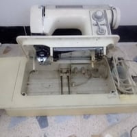 ماكنة خياطة • منزلية • مستعمله