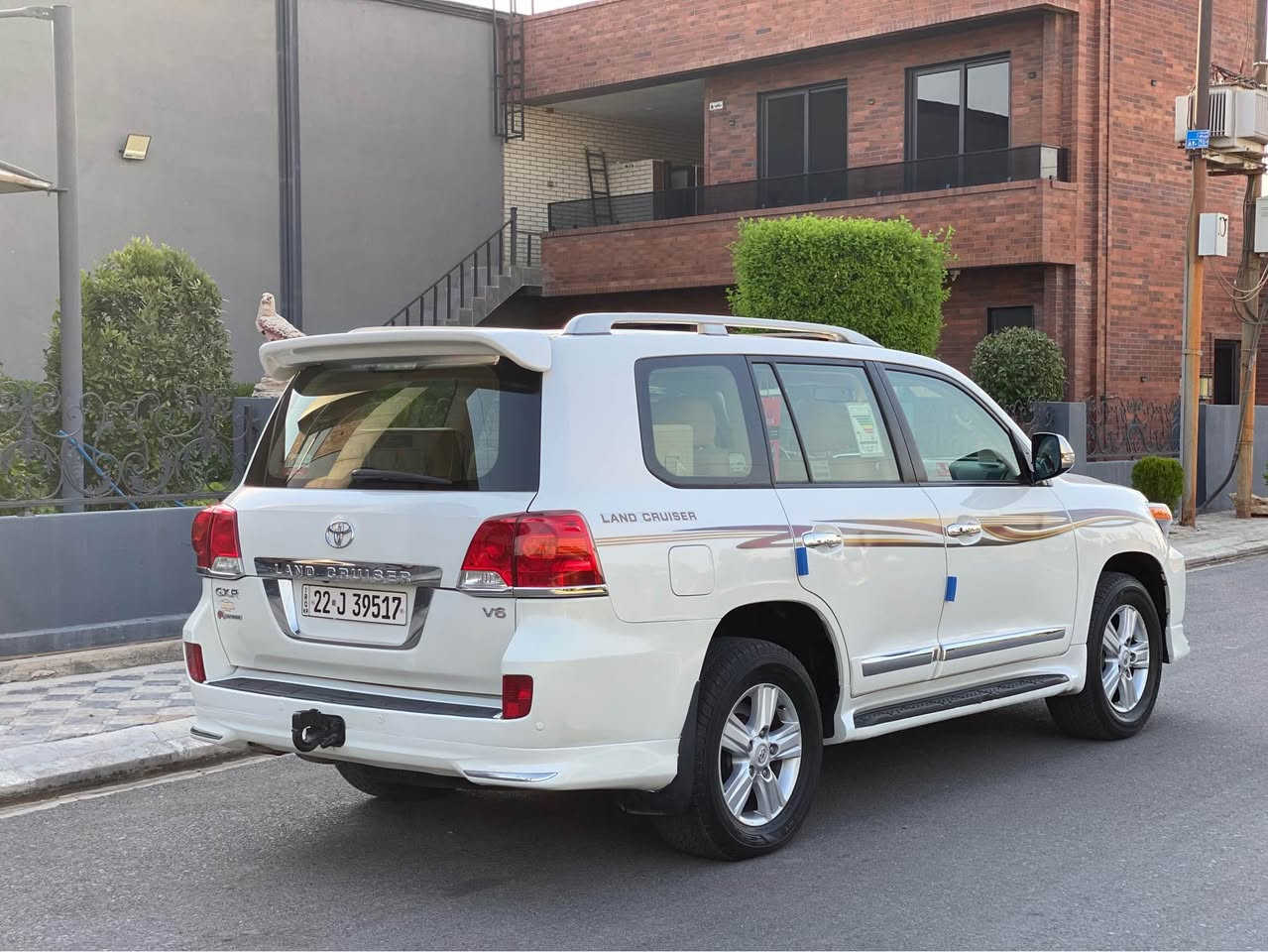 Toyota land Groz model 2013 
بريمي ده ره جه 1
شركه جيهان 
ماشي  170  هه زار كم رؤيشتووه به شه رت ده يفرؤشم 
فول فول قپات مواصفات 
پيش و دواوه ي عه ساسه كاميراي به س دواوه 
ته له فزيؤن
بخاخ
سلاجه 
سلايت 
كشين كاره بايي 
كشين 3 دگمه 
شاشه گه وره
سياركه بريمه ٦ سلندر
٤ تايه ي  نوييه  به شرت گيرو مه كينه ي نه كرايته وه به شه رت هه ردوو ئه كسل به شتر له دعامي پيشه وه بو دعامي دواوه به شرت وه ك توپه لا ستيق ده ي فروشم به 
سه ياره كه جا هيزه فاعس و هه زه ي تازه يه سه نه وي تازه يه به ناو خؤمه  وه ك سفر وايه 
تيبي ….. يه ك بست سندوق بوياغه  له گه ل يه ك بست جاملغ فقط بي داعم بي ژووري نوقته ي ليدراوي ژووري نييه   جه ند دنكه ته زره كي زؤر خه فيفي هه يه باقي هيجي تري نييه  
نرخ  308$ مجال هه ولير  *********** أربيل, العراق
