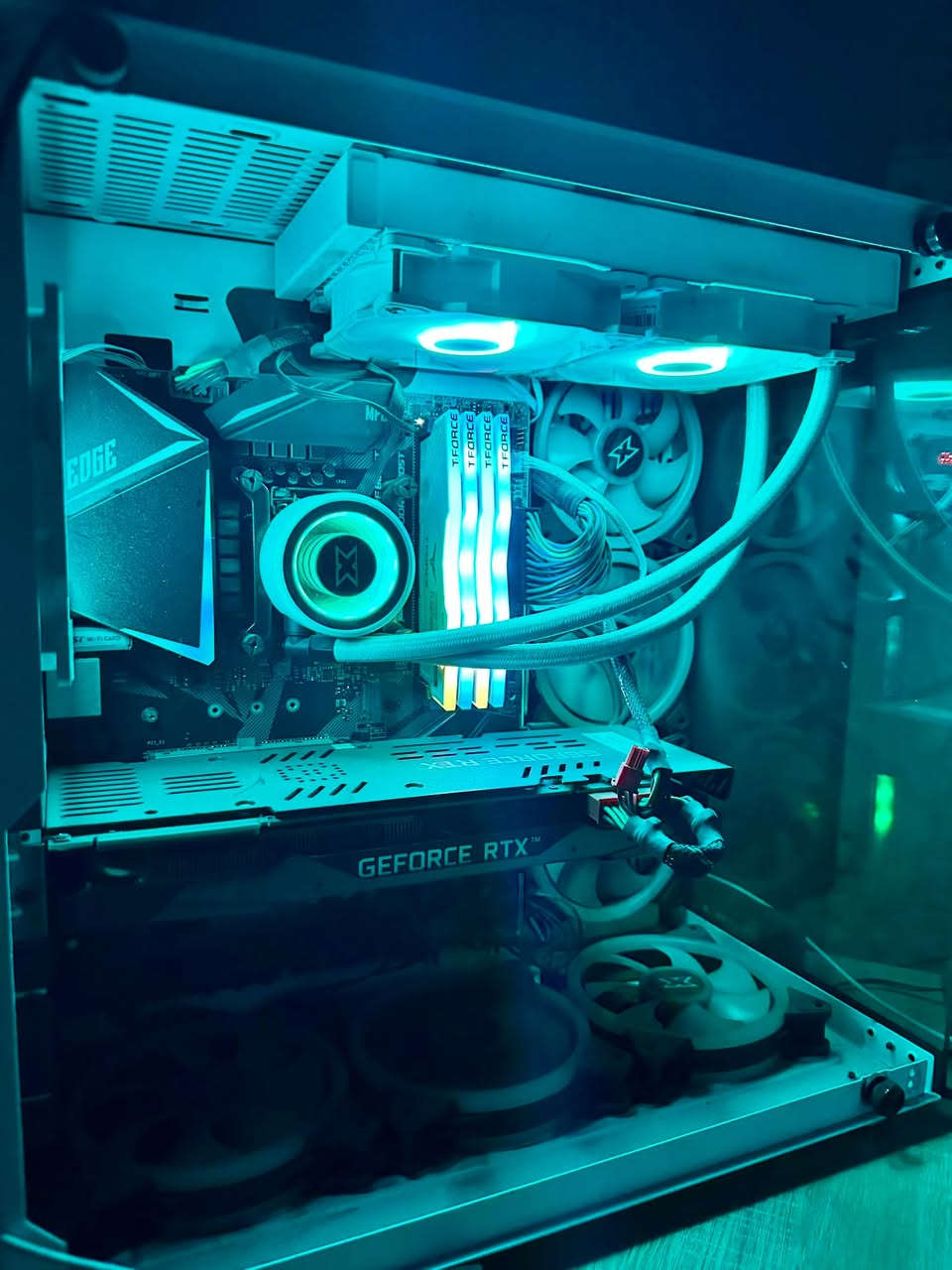 السلام عليكم 
حاسبه نظيفة وشاشة للبيع 
مواصفات الحاسبه 
Intel i9 9900K
RTX 2080 super
Ram 32G DDR4 3200 
SSD 2 terabyte
P.S 1000W Gold
M.B Msi Z390 Gaming Edge AC (ms-7B17)

سعرها 1.150.000

اما الشاشتين 
الاولى HP 25mx /144hz /1080p /1ms
سعرها 150.000

الثانيه HP 25er /60hz /1080p
سعرها 80.000

علما ان تم تبديل مراوح جديدة وما ناقصها اي شيء 

للتواصل على الماسنجر موجود او اتصل على هذا الرقم 
*********** ومتواجد واتساب
مكان الحاسبه بغداد
