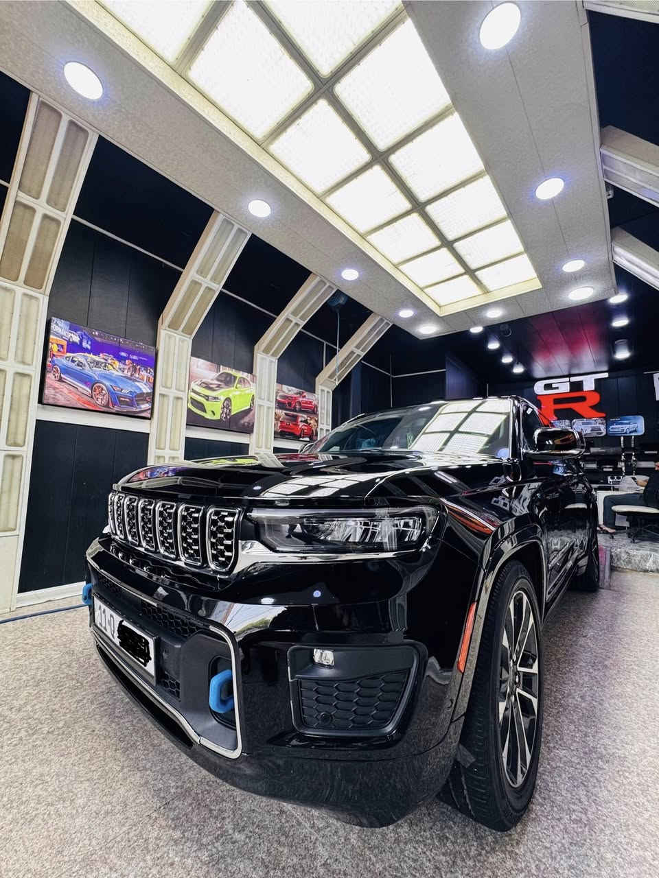 جيب اوفرلاند 2023 بلكن
رقم بغداد فول 1/1
5 راكب
بنوراما
جكات
باب خلفي كهرباء
بصمه
3شاشات 
رادار مامي 
رادار جانبي
سستم صوت ماكنتوش
كشن تبيريد وتدفئه
تدفئه بل ستيرن
حساسات امامي خلفي 
جلد 
كشن ذاكره 
دبل كشن كهرباء 
اناره محيطيه متغيره
مغلفه PPF قبل 5 اشهر
حادثه بنيد وجاملغ 
ماشيه 18 / الف
السعر 337$
***********
