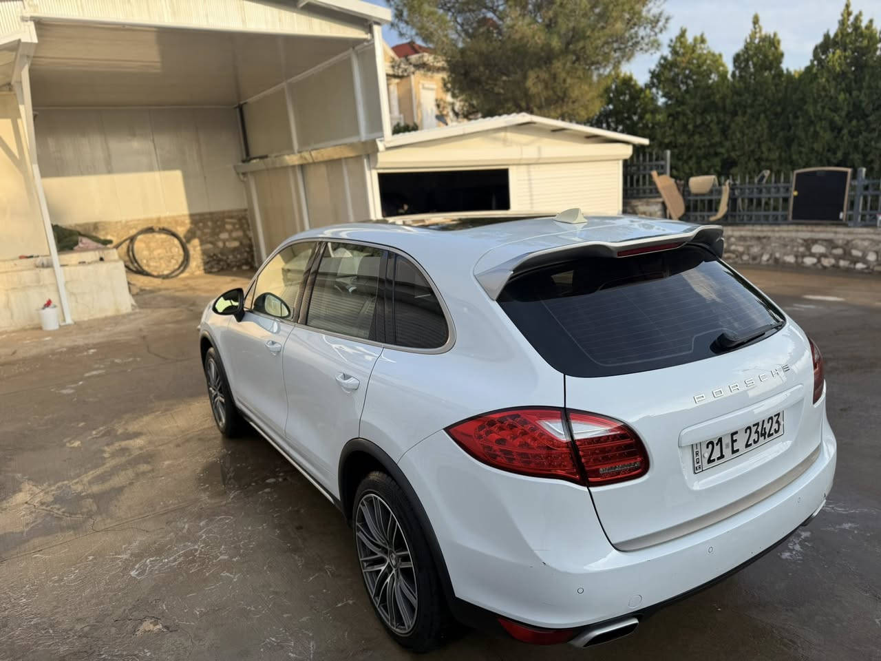 پورش كايان 2014 خليجى 
فول مواصفات 
محرك ٦ سلندر تنفس طبيعى 
سياره ١١٦ الف كم ماشيه 
حيل نظيف 
كلين تايتل 
دعامى ل دعامى ب شرط
للبيع و مراوس مع سيارات رقم شماليه 
***********
