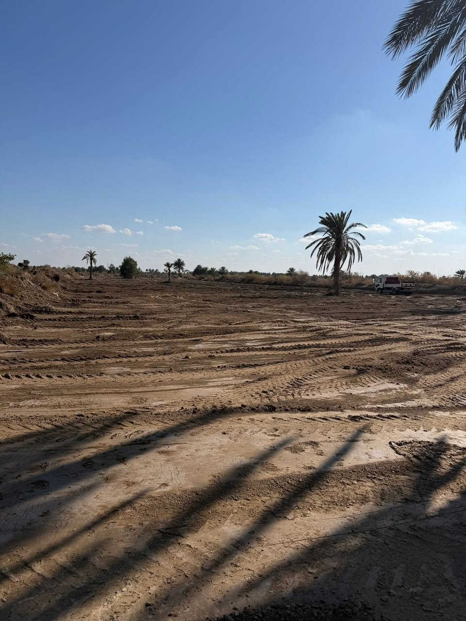 كاع7دونم  ونص عل طريق حمزة شوملي عل طريق الدولي قبل جسر الشمولي زيار
متوفره كافة الخدمات ماء +كهرباء
ارض حلوه صالحه للزراعة
للاستفسار الاتصال عل الارقام التالية
***********
***********
