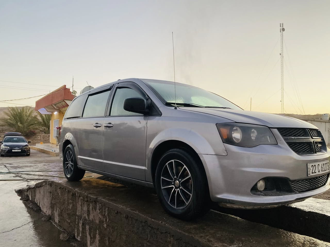 السلام عليكم  بيع مستعجل
دوج كرفان 2018 رقم اربيل باسمي 

السيارة كلين ضررها شخوط 

بارد جاملق خلفي جهة السكن 

كما موضح بالصور 

صدر جديد محرك جديد كير جديد تخم تاير جديد 

صلاح الدين / بيجي / المسحك 

160 بيها مجال  للشراي

***********
