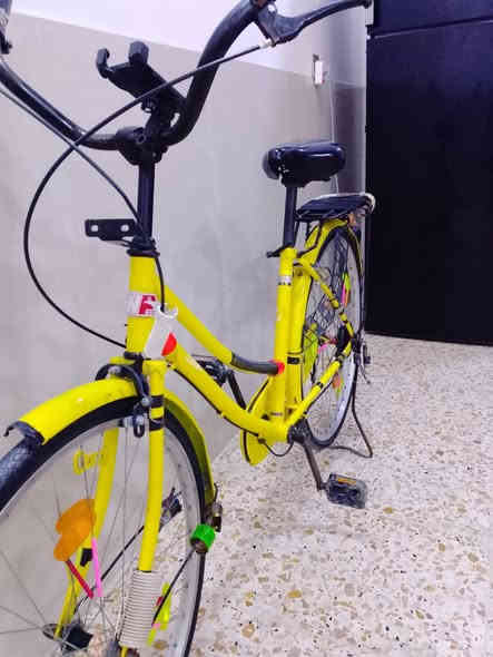 السلام عليكم بناتي لبيع او مراوس بناتي فقط شركة برون حجم 26 مديل 20 نضيف سعر 110 مكاني بغداد الزعفرانيه بيت بنيه الرقم ***********
