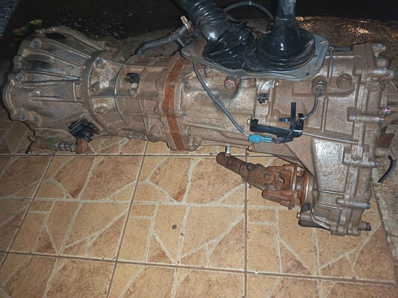 السلام عليكم غراض تفصيخ تيوتا  بنيد عايزه تصليح  ب200الف وباب بدي 2$ و ايبسي  سعره 125 الف 
و كير  عادي دفع رباعي مع العقل  سعره 750 الف

مكاني تكريت  ***********
