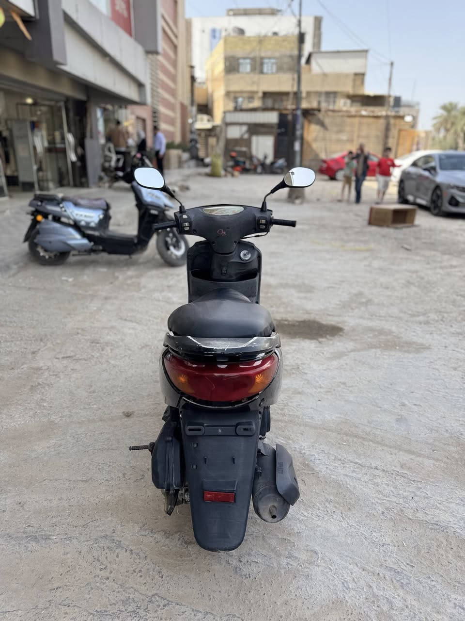 سلام عليكم..
دراجة بريز للبيع مكفولة من كلشي جيب مصلح وتعال وتعال افحصها غير بعض الضرر البسيط بالكفرات السعر (700) الف دينار مكاني الحرية 
***********
