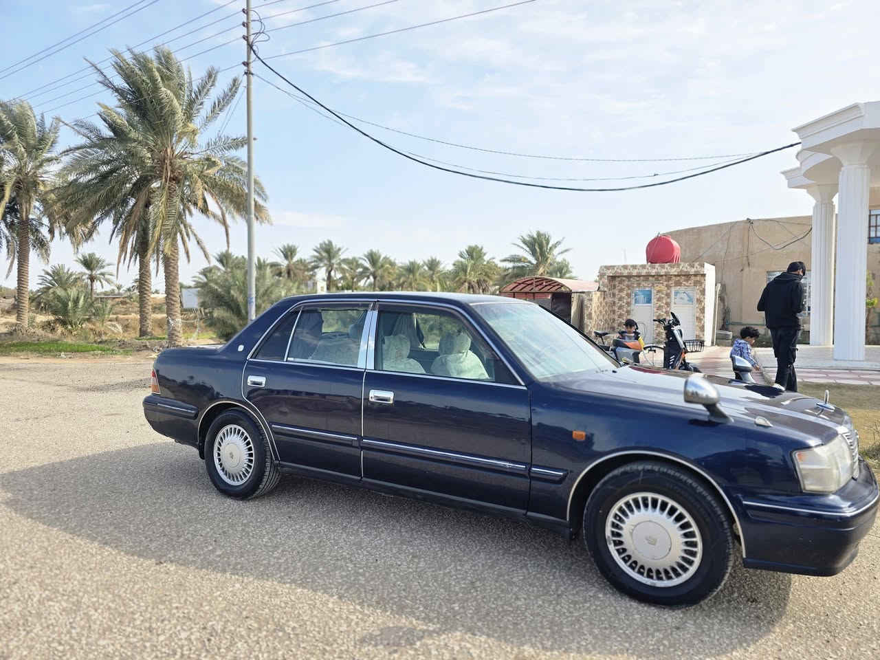 السلام عليكم 
راس الثور تكم. حبري رقم بغداد بسمي 
فول مواصفات 5 دكم  شاصي 55 مكينه في فيتي 3000 فيشه وبطل اسود مكينه وكير مكفولات حداديه توني مسويه تخم تاير جديد  تبريد شغال بس التدفئه لاغيه السياره مكفوله من كص ونقل وضربه قويه  بس ضربه بجاملغ الخلفي بسيطه والباقي كفاله حته من الصبغ بس جاملغ خلفي السعر( 100) وبيه مجال العنوان (الديوانيه - غماس) رقم الموبايل ‏‪***********‬‏
