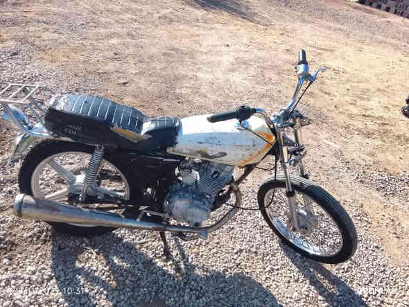 دراجه للبيع موديل 17تايرات جدد دبلات جدد مكينه بيها صرف سعرها 150وبيها مجال خاص موجود او اتصل ***********
