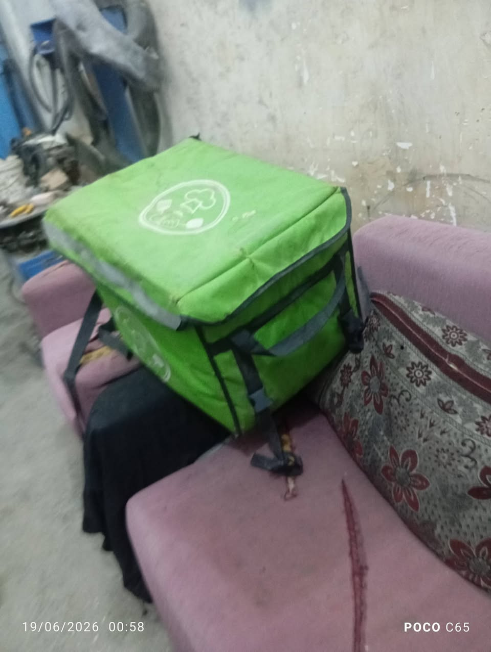 صندوك دلفري للبيع ثنيهن الجبير بي قفل بعده جديد السعر 35 ولزغير 20 كربلاء الشبنات ***********
