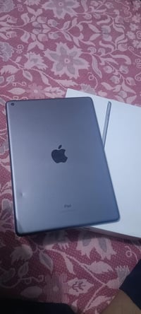 آيباد ٩ • ٦٤ جيجا • نظيف ٩٩/١٠٠