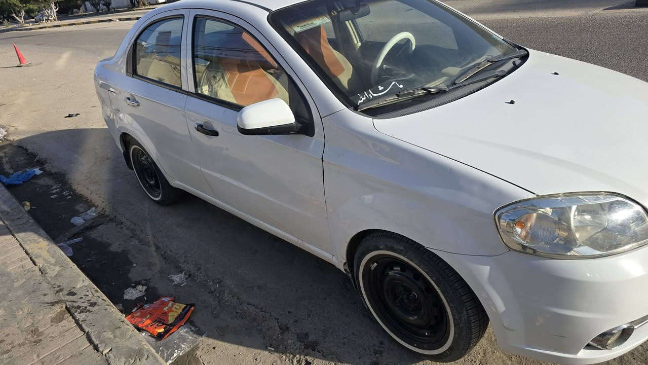 افيو موديل ٢٠١١جديده السياره كلش لبارد امبين شوف العين شخط بين الباب السايق ول وره قريب عل عتبه صبغ بس سعر٧٨ اوبيهه مجال مروس هم ترهم***********
