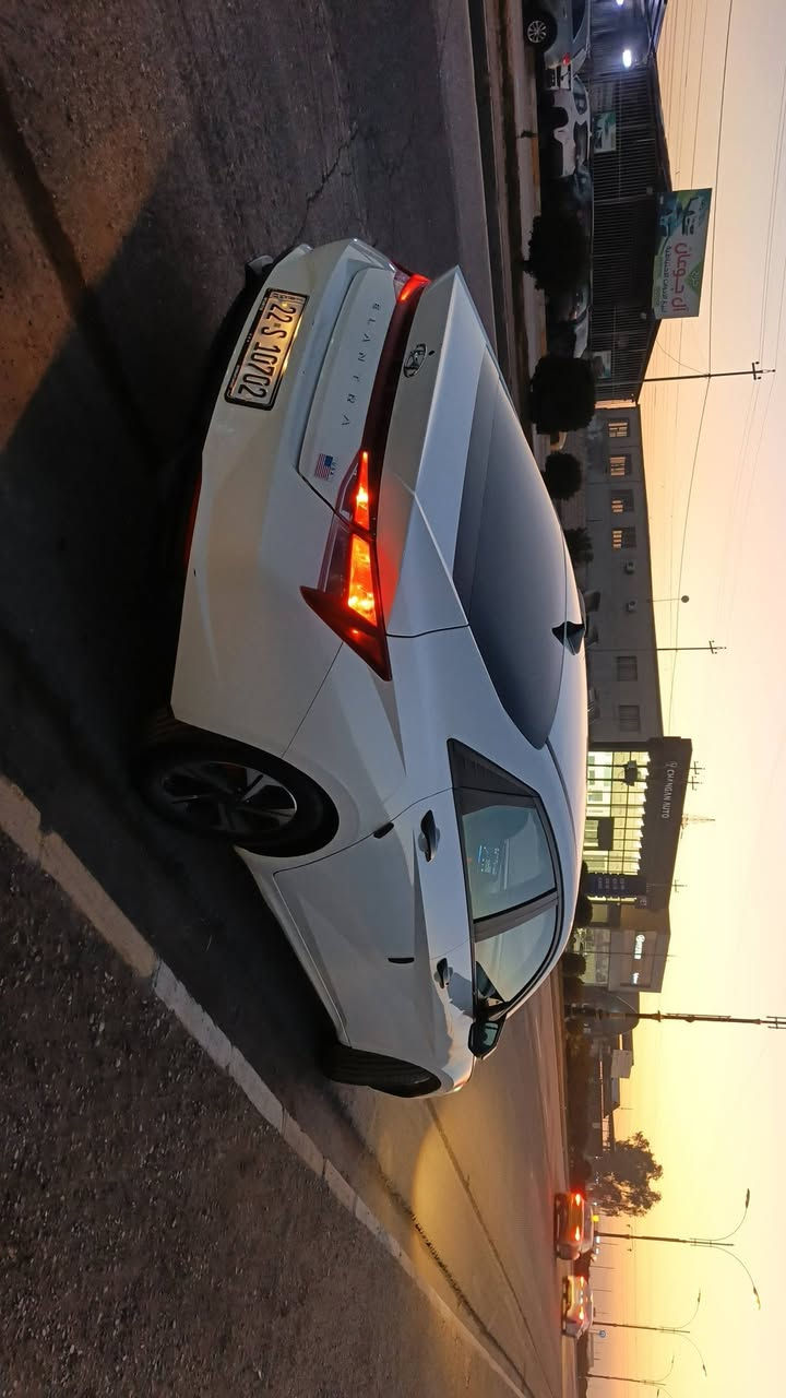 النترا موديل ٢٢ فول بس بدون سلايت صبغ قطعتين وبيها شوية بارد بل سقف بدون دواخل السيارة رقم اربيل  شرط التحويل ماشية ٢٨ الف ميل مكينة وكير شرط سيارة جاهزة
قيادة ذاتية 
كروز سرعة
شاشة وكاميرا
رادارات امامي وجانبي
فتح ذكي
اشارة ترحيب
صندوق ذكي
وبيها بعد موصفات سعر ١٣٠ بيها مجال شراي خابر على هذا الرقم ***********
***********
