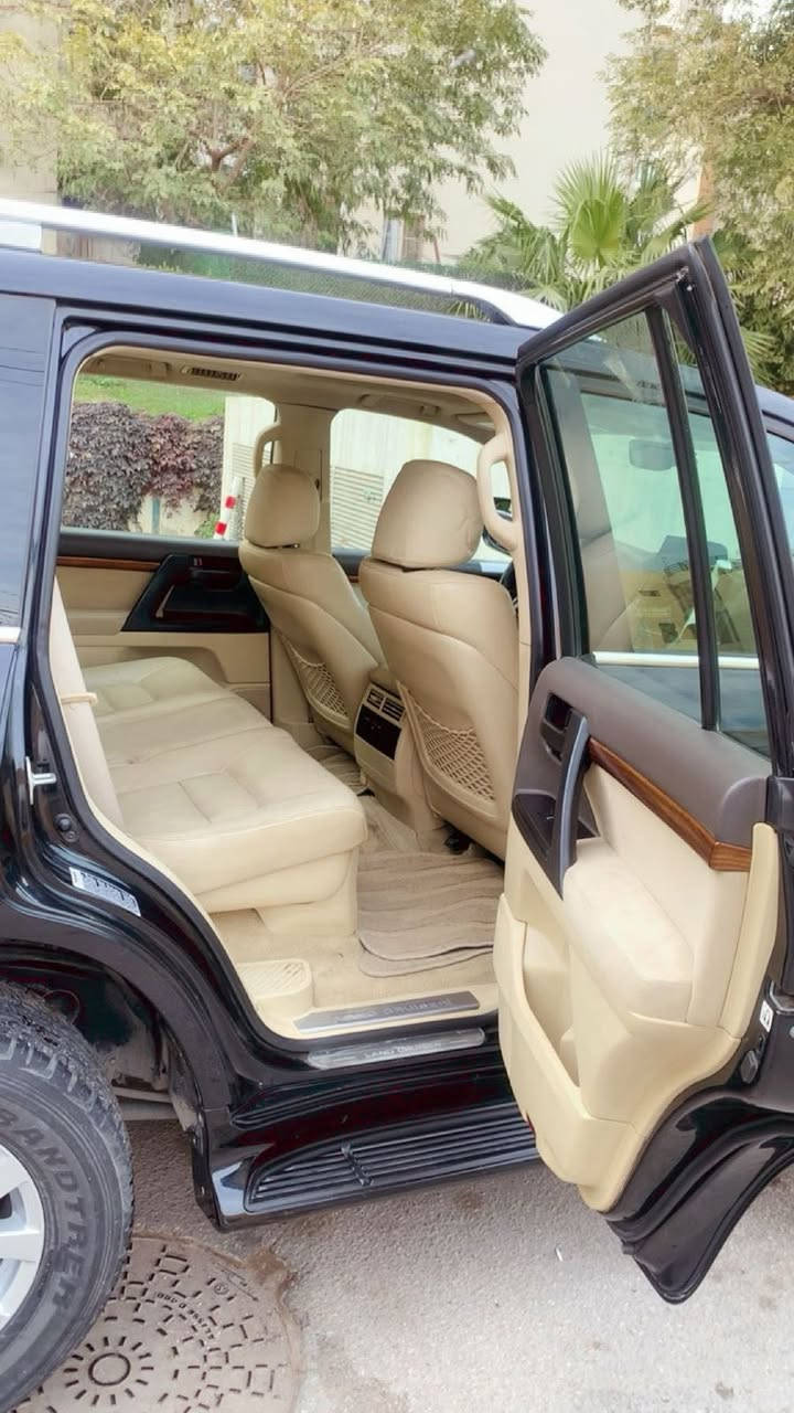 لاندكروزر 2016 فطيم ماشية 102 الف كلين السعر 49 للاستفسار: ***********
