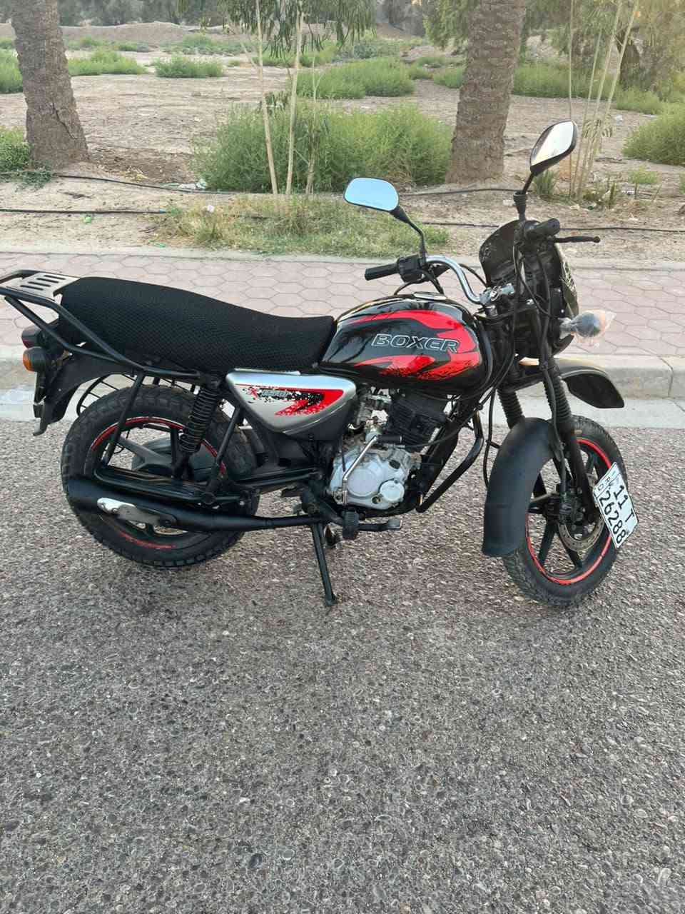 السلام عليكم
دراجة بوكسر جبلي موديل 22 نازله ب23 المكينة تجفيت وكالة كامله ما بيها نواقص رقم بغداد انكليزي سنوية باسمي 
مكاني المدائن سلمان باك رقم ***********
