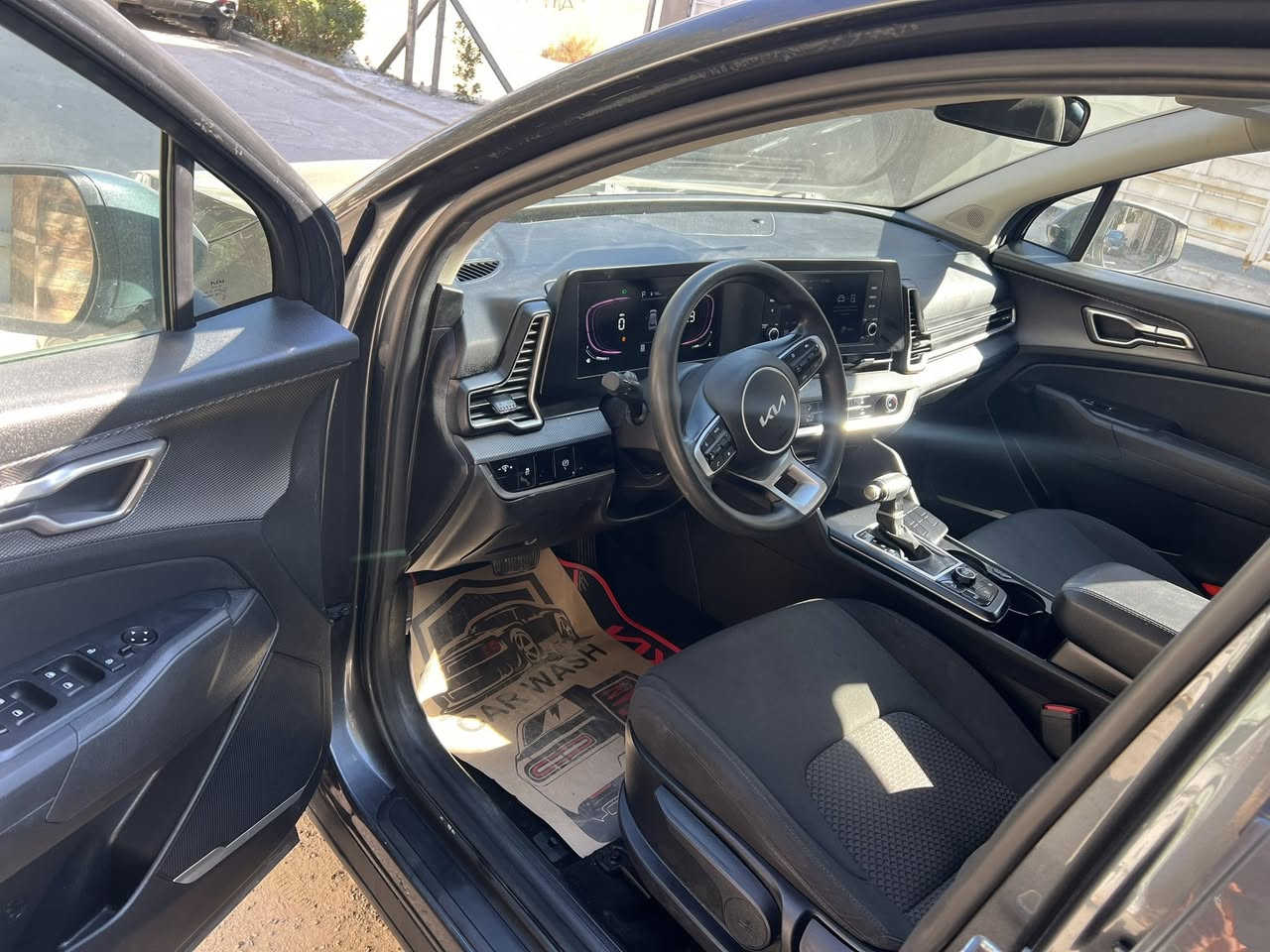 ياالله السلام عليكم كيا سبورتج موديل 2023 وارد امريكي رقم اربيل دخول جديد فحص وهسه وسنويه كله جديده تريد وكاله تريد تحويل مواصفات عاديه كامره دواره هندبرك بصمه حساسات خلفيه رادار امامي جانبي خلفي ويل كب تحكمات استيرن حادثه واضح بالصوره أرباك إستيرن وبرده صور الحادث بالمنشور جاملغ وبنيد مبدل وصبغ الأماكن المتضرره وتصليح الغد من فوك الشاصي مابي شب بارد ع كد شبر بالمقدمه مال قماره كير مكينه مكفوله المحرك ٢٥٠٠ 
ماشيه 47 الف  

السعر 152 ورقه بيه مجال بسيط  وماكو هيج سعر
بالخير ع ياخذه 
مكان السياره بغداد حي الاعلام الاتصال على هذا الرقم ***********
