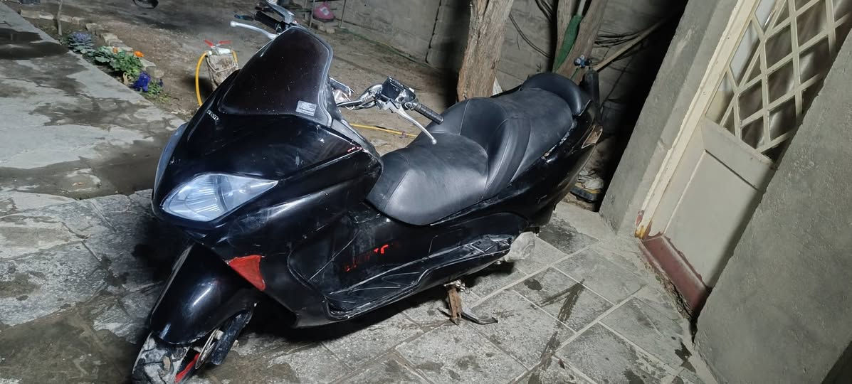 يا الله سلام عليكم 
للبيع فورزه 08 لون اسود
 دراجه حيل نظيفه تايرات جدد 
لاتنقيص ولاتبخير
عليه منضومة زنون ٩٠ الف 
كهربائيات هورن سلف كله شغال 
نكره سلف الدراجه كلجات جدد 
الكشن مدوشم جديد نتيجه تشقق الجلد القديم ٣٥ الف جلد الاصلي 
دراجه تاخذه وراسك بارد كلش حلوه ونظيفه
السعر جدا مناسب 800 الف 
مبايل ***********
