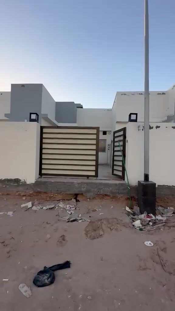 � دار للبيع – مجمع أبو تراب السكني (المرحلة الثانية)

📍 الموقع: مجمع أبو تراب السكني – المرحلة الثانية
📐 مساحة الدار: 200 متر مربع
📄 السند: حر

مواصفات الدار:

* 🛏️ غرفتان
* 🛋️ صالة
* 🚿 صحيات

دار مناسبة للسكن وفي موقع هادئ داخل المجمع.

📱 للاستفسار والتواصل عبر واتساب فقط:
***********
