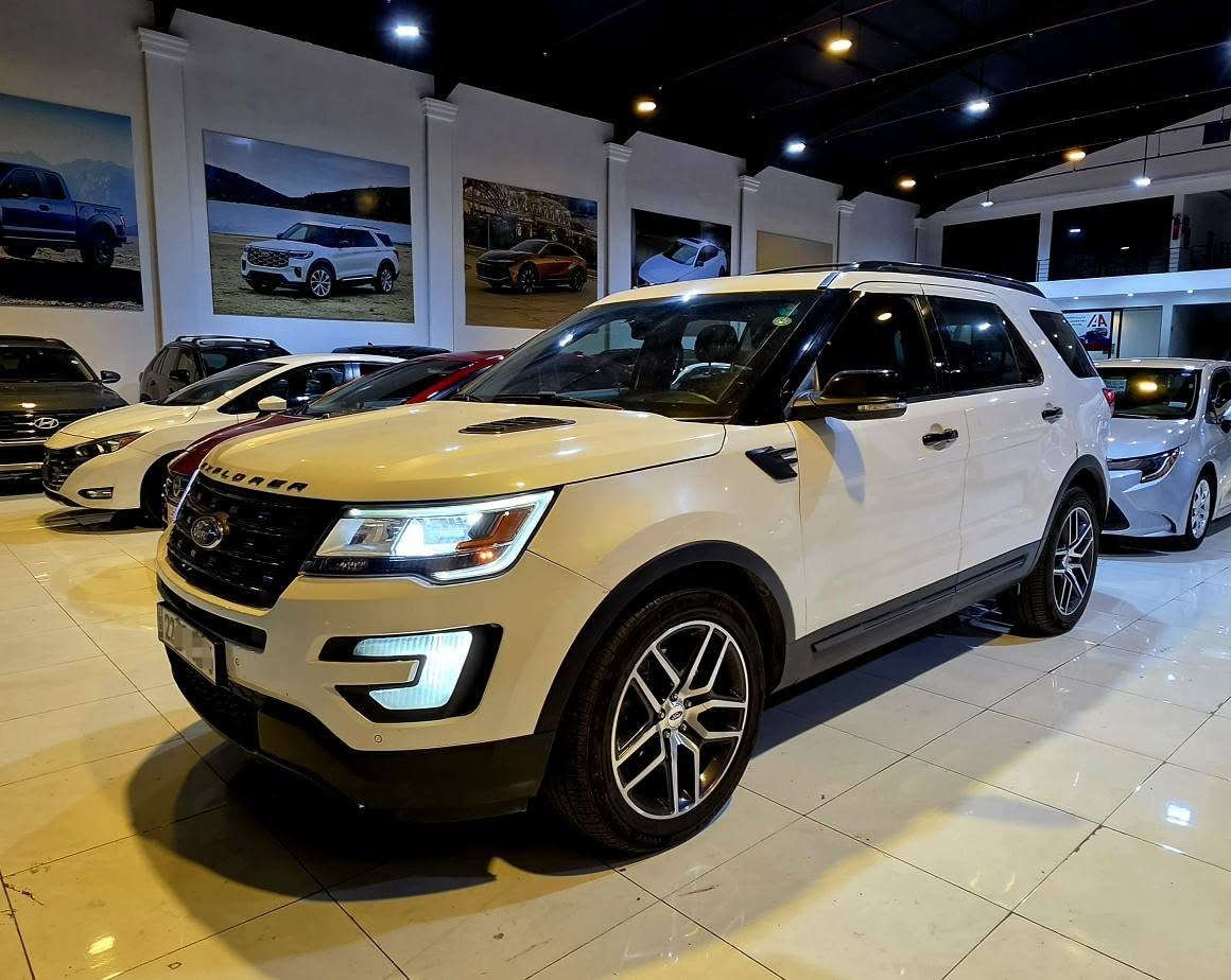 Ford Explorer فورد اكسبلورر 
موديل 2017
ماشي 45 الف ميل حقيقي فقط! 
حادثها بنيت فقط 
راديترات، بوابات، حساسات بلادي
السيارة بدون ملاحظة
بدون تعديلات، شخوط، رصعات 
مواصفات Sport
اعلا فئة 1/1
محرك جبار 3.5 V6 twin turbo 
اي مواصفات صنعتها فورد بهاي بالسيارة بصمتين بلادي موجودة 
تحويل و غرامات بشرط
مرقم اربيل و جاهز
السيارة عليها رقم مميز وجميل
سعر كلش مناسب مقارنة بالسيارة 
للسعر تفضل عالخاص
***********
واتساب، فايبر، كورك، متوفر. أربيل, العراق
