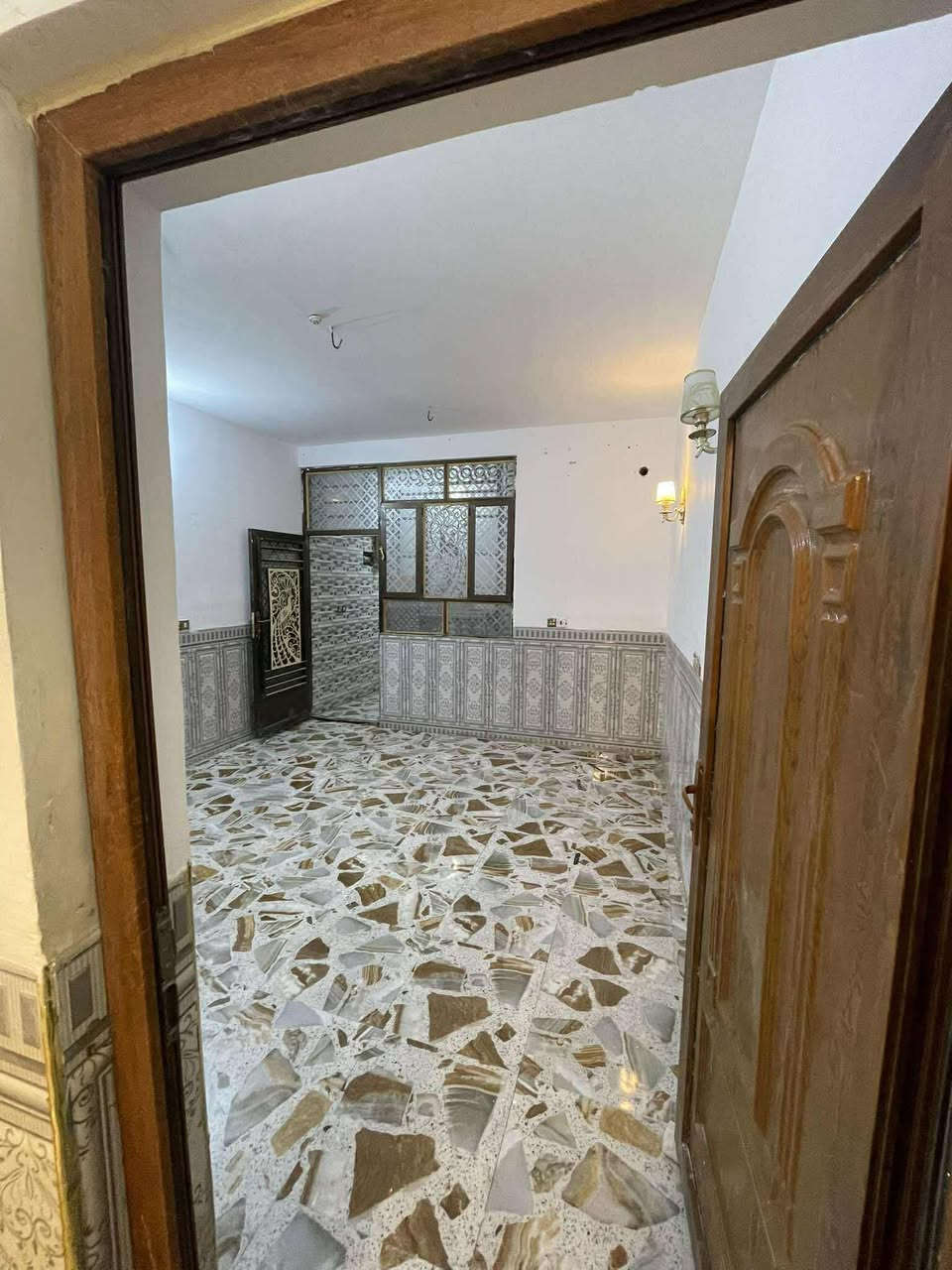 البيع ..  60 متر  .. طابق ونص 
كربلاء حي المثالي مقابل مستشفى الكفيل 
قرب اسواق برتقاله قريب ع شارع الزوار 

سند 25 قرار محكمه 

الاستفسار : ***********
