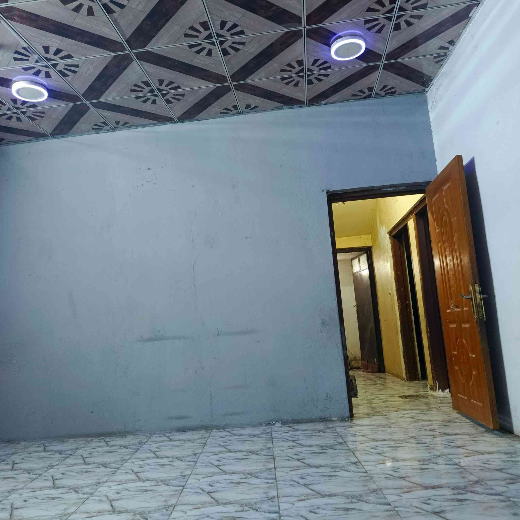 دار حديث للبيع يتكون من غرفتين نوم استقبال ومطبخ وصحيات وكراجين وحديقة الموقع هبهب القديمه قرب مدرسة طليطلة طابو صرف المساحة ٢٣٠ متر الاستفسار عله الرقم ***********
