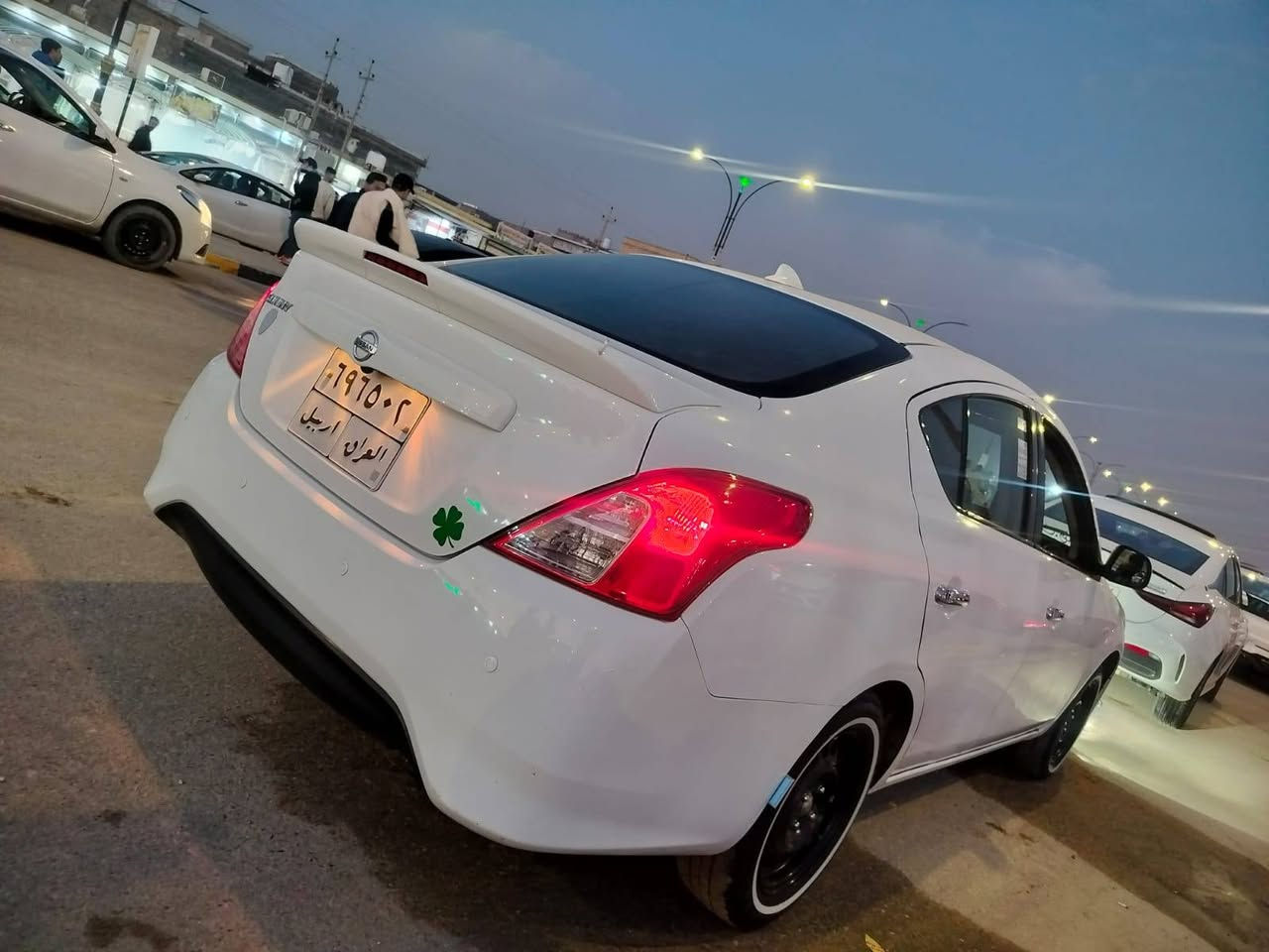 السلام عليكم سياره نيسان صني مديل ٢٢ كفال عام ماعده بارد بلباب فقط غير هذه مابيها السعر 118 وبيه مجال حك الجيه رقم أربيل بعد بشهر 11 تنتهي الرقم هوه *********** مكان بصره
